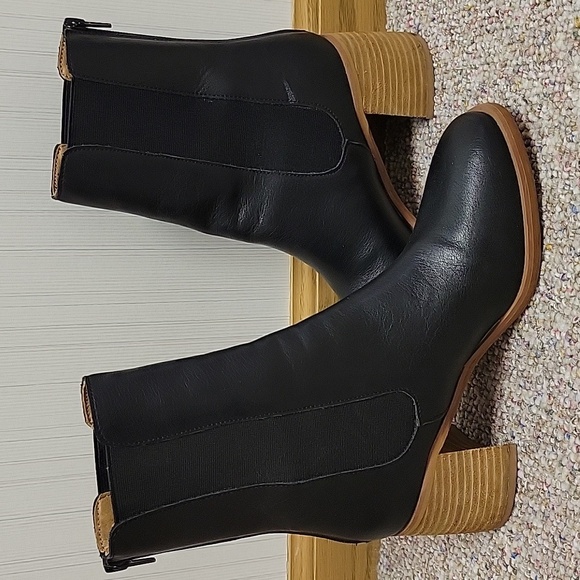 Oasis Society  Black Heeled Chelsea Boots with Block Heel Sz 8. - Picture 4 of 5